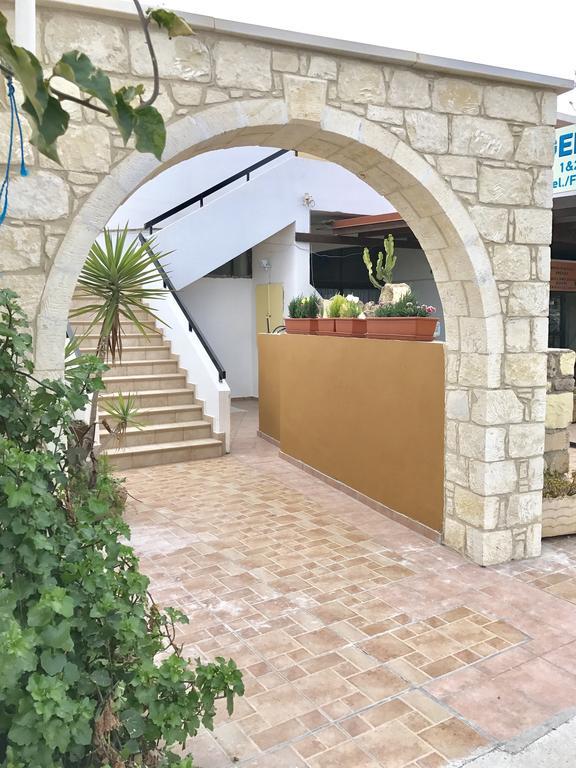 Angela Holiday Apartments Paphos Extérieur photo