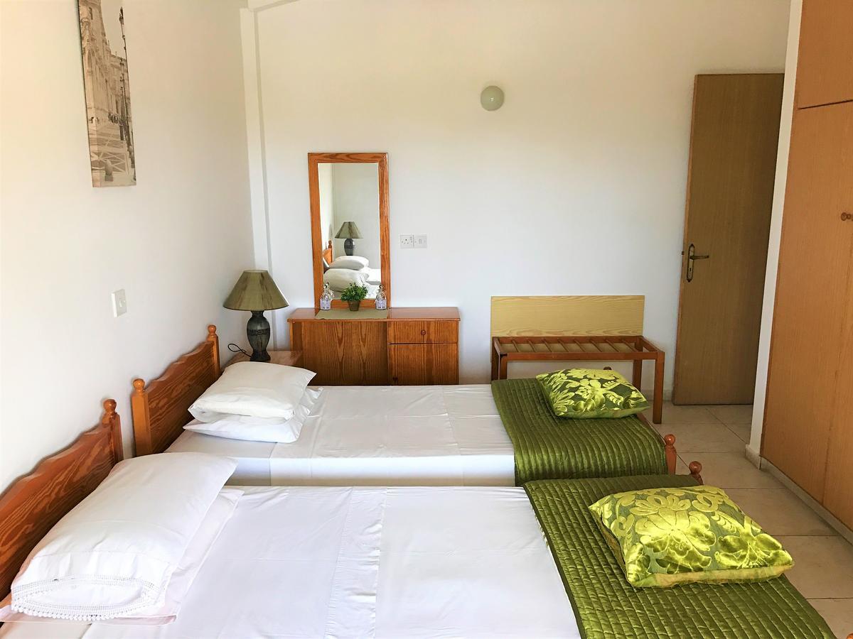 Angela Holiday Apartments Paphos Extérieur photo