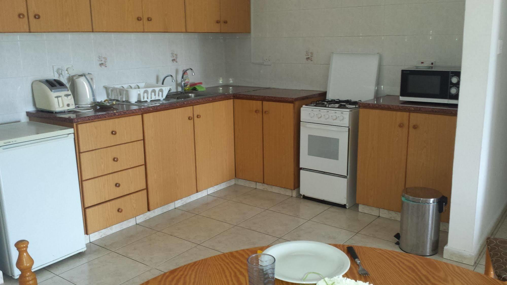 Angela Holiday Apartments Paphos Extérieur photo